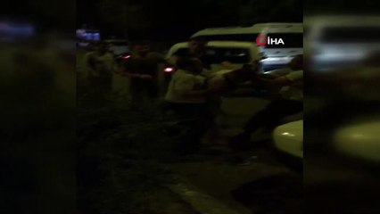 Kaza yapan sürücülerin tekme tokat kavgası kamerada