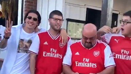 Héctor Bellerín s'incruste sur une photo de fans