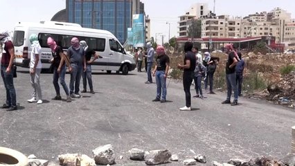 Filistinli öğrenciler ile İsrail askerleri arasında arbede