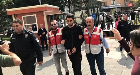 Otomobilini vatandaşların üzerine süren gencin, tüfek ve bıçakla adam yaralama olayı bulunuyor
