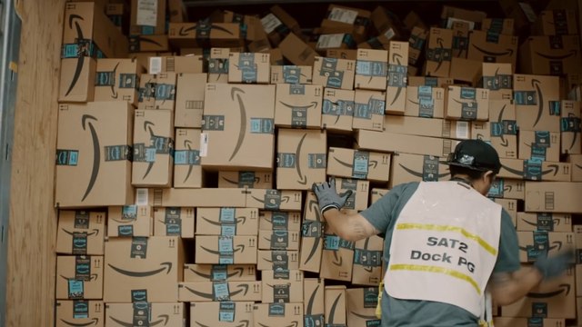 Bruselas investiga a Amazon por prácticas contra la competencia