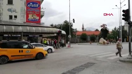 Isparta'da kırmızı ışık ihlali yapan yayalara ceza