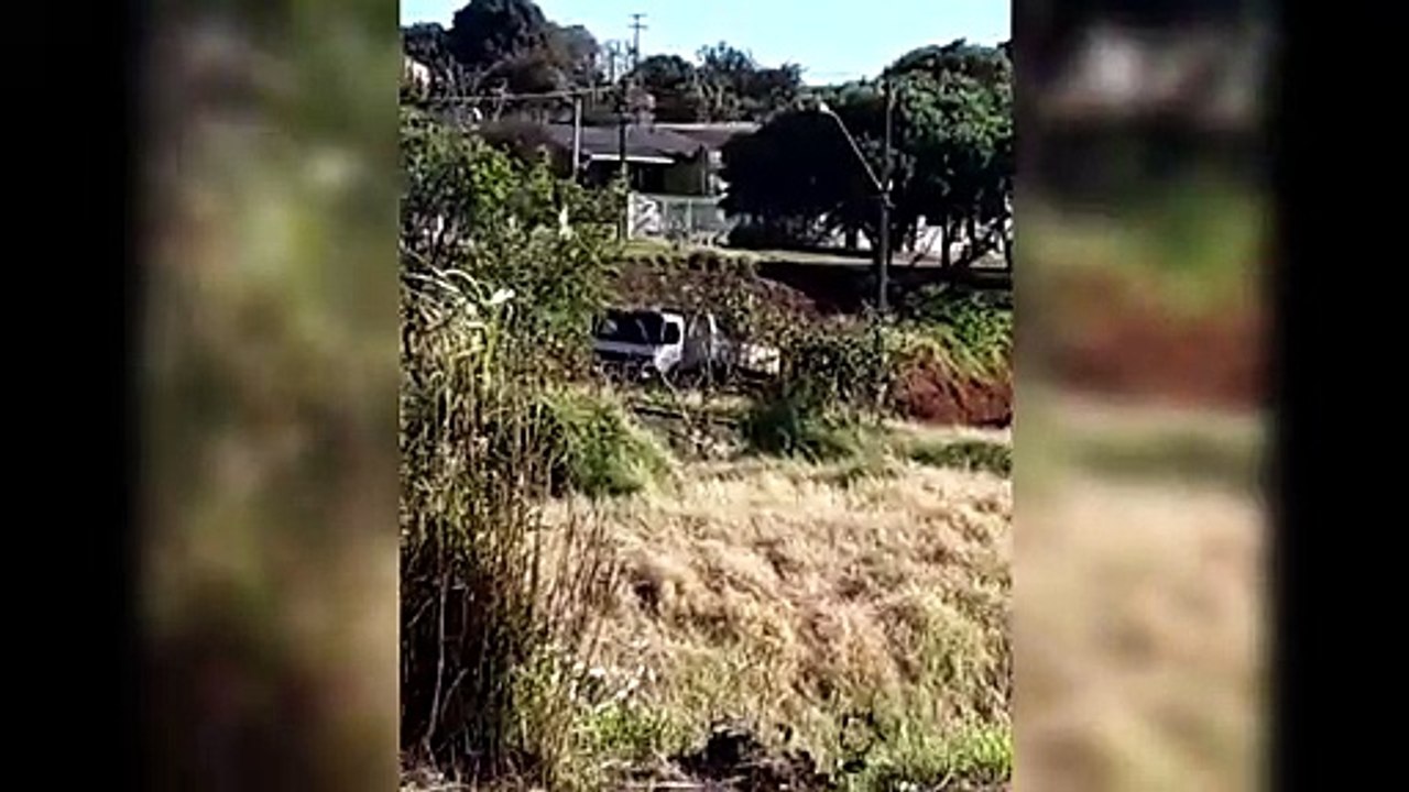 Insatisfeitos: moradores da Rua Bororós reclamam de descarte de entulhos em terreno