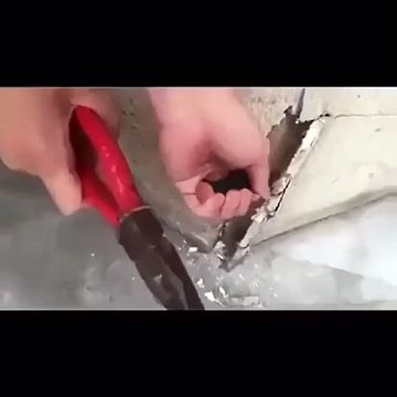 Vous n'allez pas croire ce qu'ils ont fait sortir de ce mur