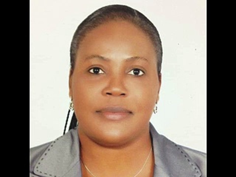 Ministre de la jeunesse gabonaise en conversation avec un Colonel le coup de fil à tourner au vinaigre ... Ecoutez !