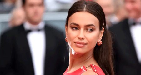Güzel model Irina Shayk, kaydırağa sıkıştı