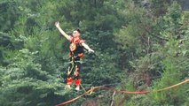 Cina: spettacoli funambolici nella città di Wanda