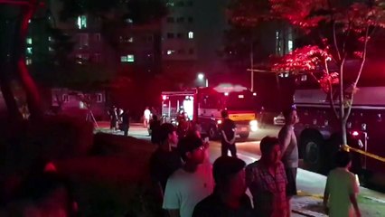 아파트 지하주차장서 화재...차량 5대 소실 / YTN