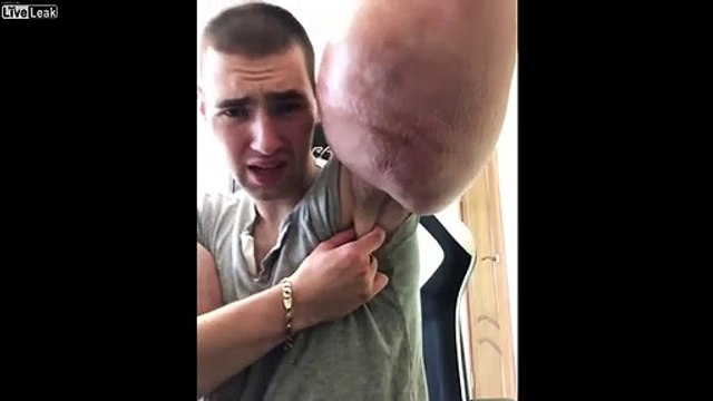 Ce bodybuilder a un bras plus gros que sa tête !