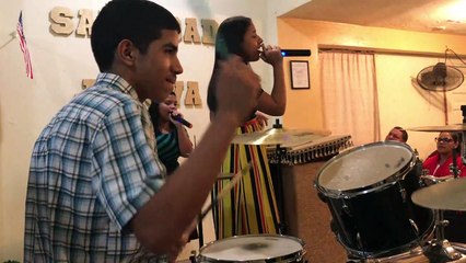 Agrupacion Alfa y Omega- Darielys Felix y Gineysha Marie Cantando La  Alabanza “Yo Llegará”