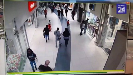 Il neutralise un voleur dans un centre commercial façon kung fu