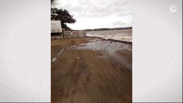 Ressaca do mar na Ponta dos Castelhanos, em Anchieta