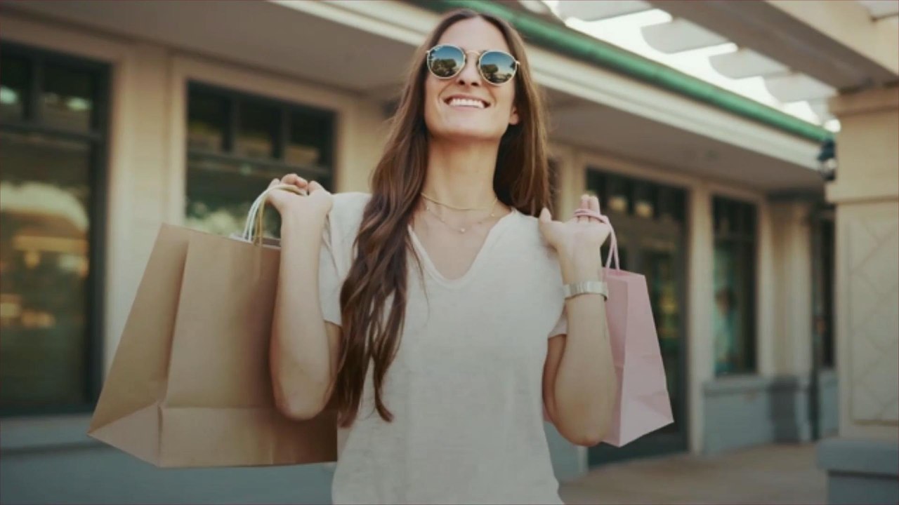 "Sunlight Brunette" Is the Most Low-Maintenance Color for Summer