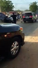 Macky Sall evacué de la voiture en feu !