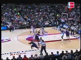 Daniel Gibson drives and drops it off to Zydrunas Ilgauskas