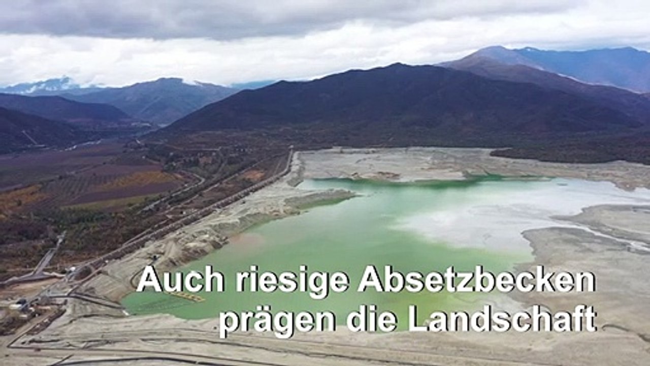 Bizarre Abraumlandschaften in Chiles Bergen