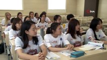 Yabancı öğrenciler yaz okulu kapsamında Türkçe öğreniyor