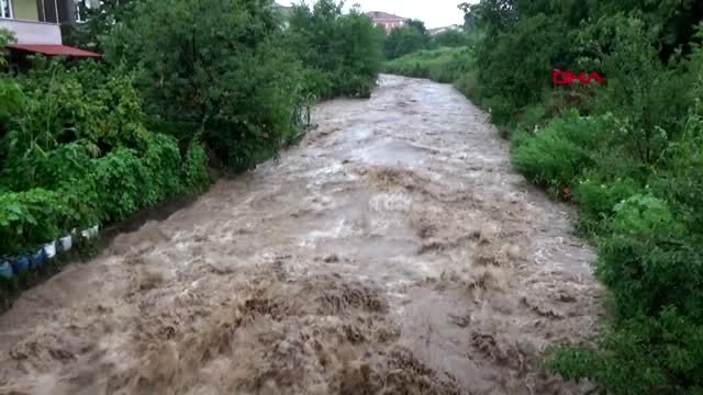 ZONGULDAK Ereğli'de dere taştı, ev ve iş yerlerini su bastı-2