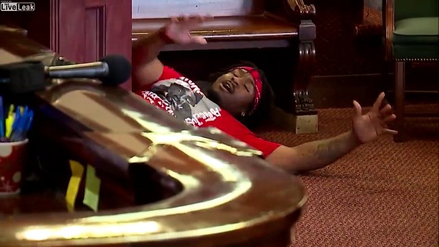 Bagarre générale lors d'un procès aux USA !