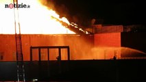 Incendio a Milano, a fuoco un centro commerciale | Notizie.it