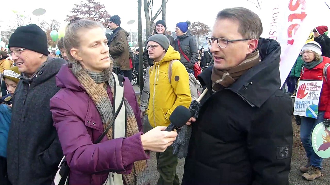 'Natur statt Waffen' Aufstehen auf der Demo 'Kohle stoppen' (Zeit für den Wandel)