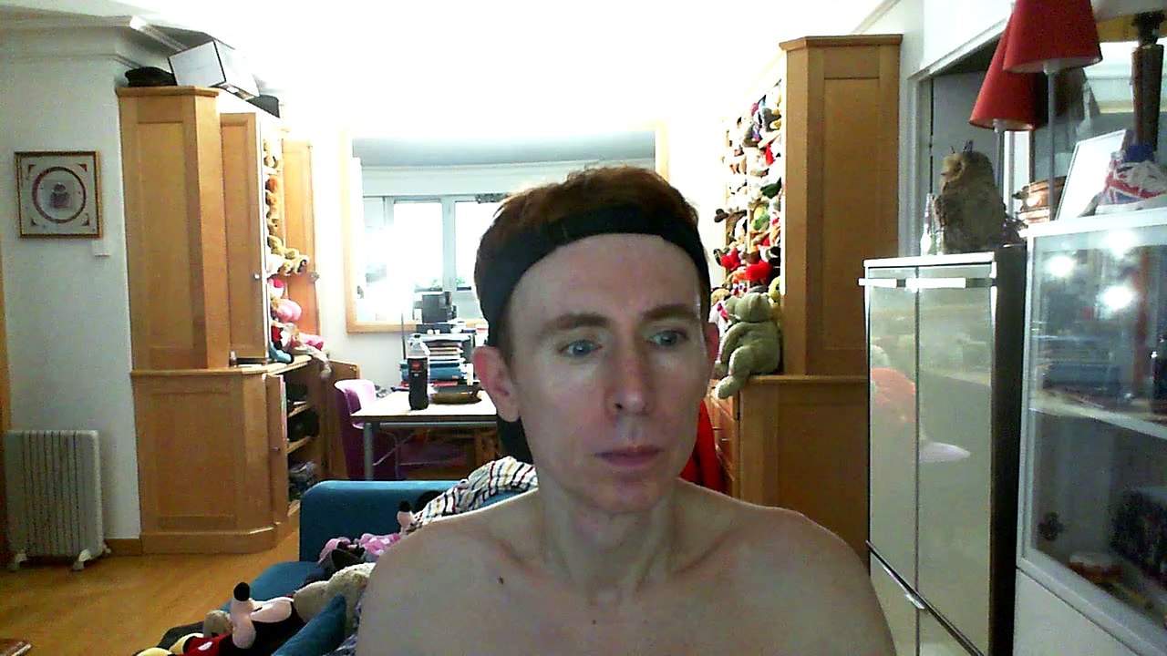 Wiwi égratigne "femmes fatales" de Kim & Stony