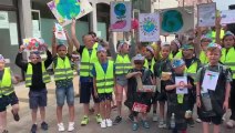 St Georges : les enfants manifestent dans les rues de Stockay