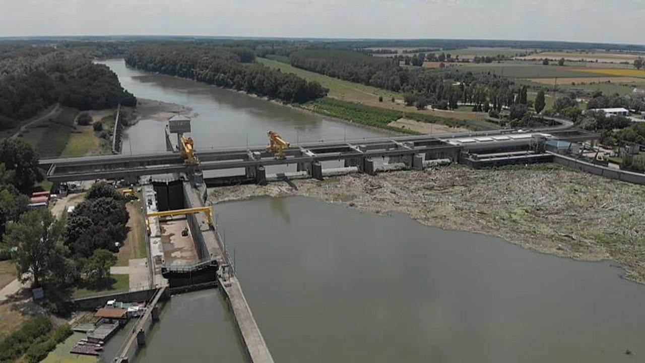 'Sogar Kühlschränke und Boiler': Großes Aufräumen auf der Theiß