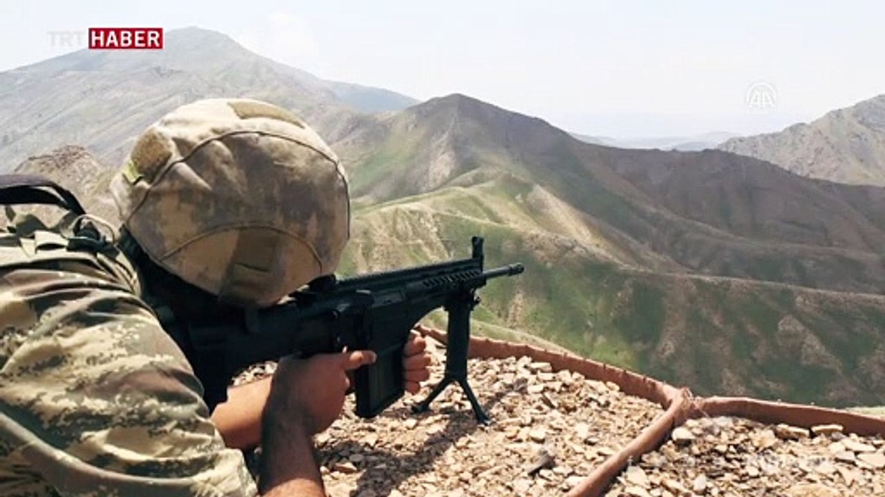 Baba oğul omuz omuza vatan nöbetinde