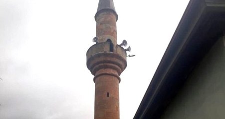 Hoparlör tamir eden imam minareden düştü
