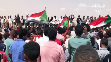 المئات في مسيرات في الخرطوم "لتأبين شهداء" الثورة