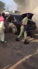 Sénégal: La voiture du présdent  Macky Sall en feu