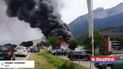 ISÈRE Un incendie dévaste une casse automobile