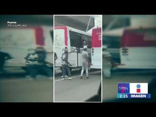 Captan enfrentamiento entre limpiaparabrisas y niños ¡con pistolas de agua! | Yuriria Sierra