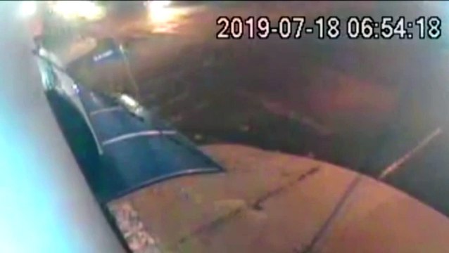 Rua Rio de Janeiro: câmera flagra colisão entre carros