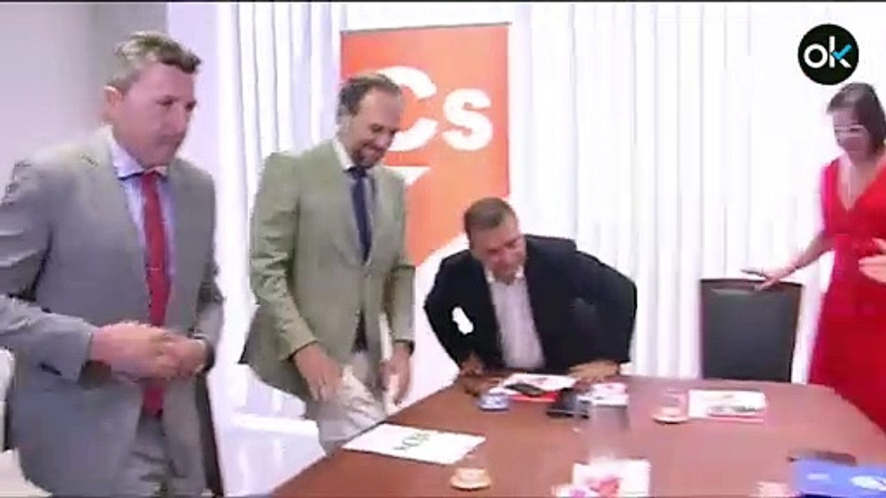 Vox anuncia un documento pactado con PP y C’s para dar a López Miras la Presidencia de Murcia