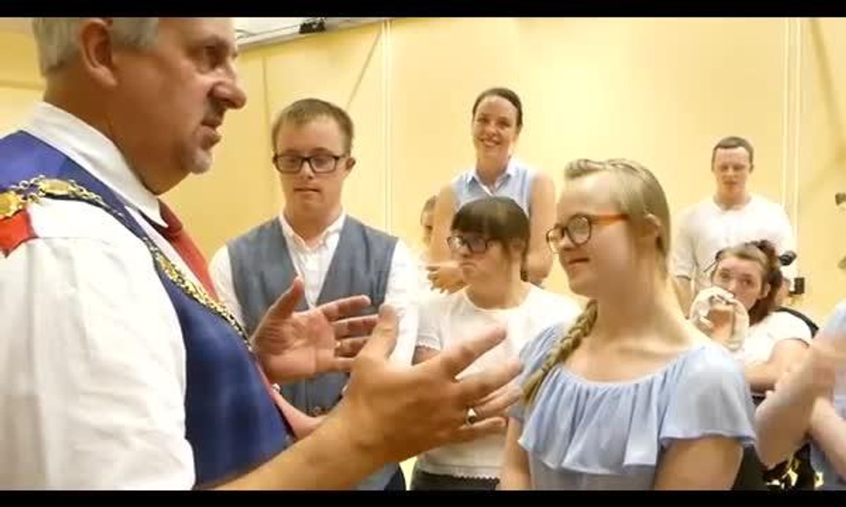 Mayor visits DanceSyndrome