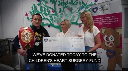 Josh Warrington visits child heart patients at the LGI subtitled
