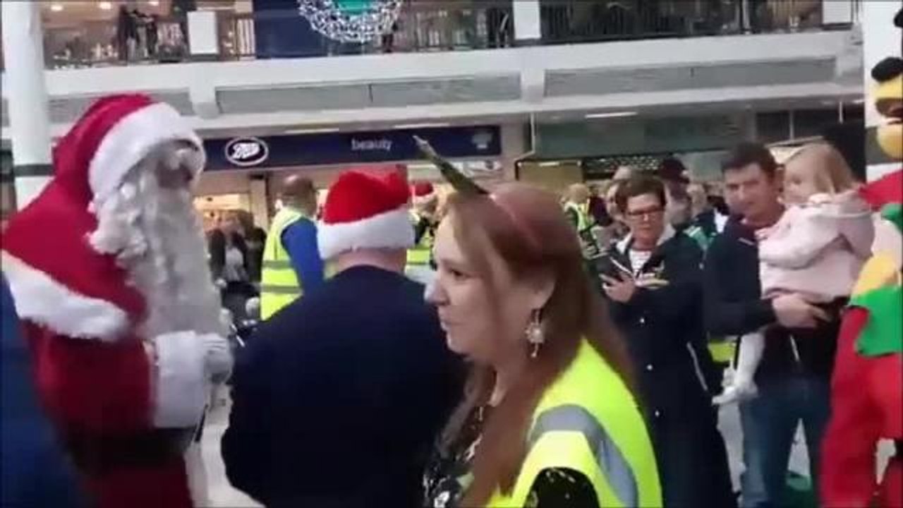 Father Christmas brings cheer to hundreds as Hartlepool turns out to welcome him to his festive grotto