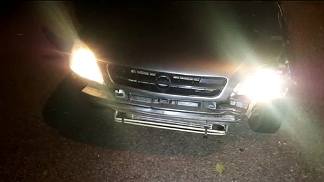 Jovens ficam feridos em acidente entre carro e moto