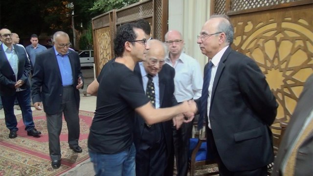 أحمد حلمي وعزت العلايلي وشيرين ونجوم الفن في عزاء زوجة رشوان توفيق