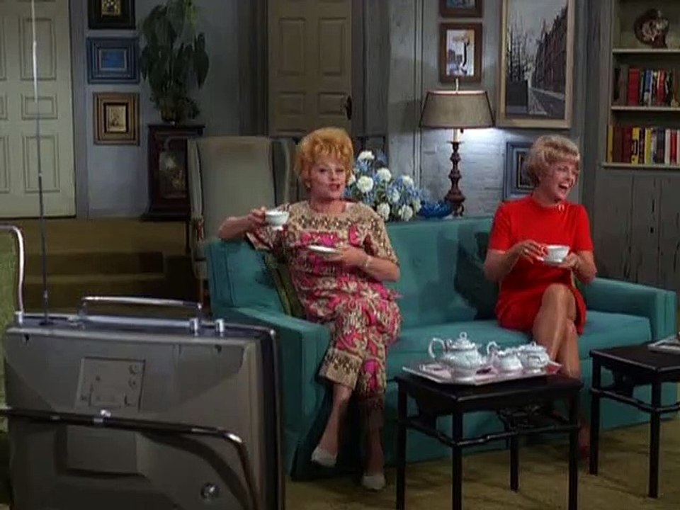 The Lucy Show: Lucy Gets Her Diploma