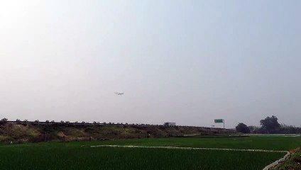 Máy bay a330 của Qatar hạ cánh Nội Bài.