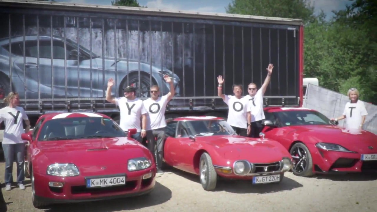 Korso mit zwei Toyota 2000 GT auf der Nordschleife