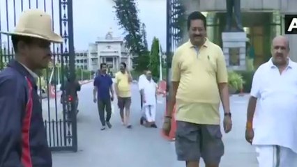 Karnataka Assembly : கர்நாடக சட்டசபையையே கூவத்தூராக்கி பெருங்கூத்து! - வீடியோ