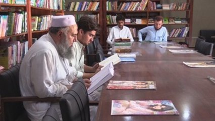 Una biblioteca busca el cambio en pleno mercado de armas en Pakis