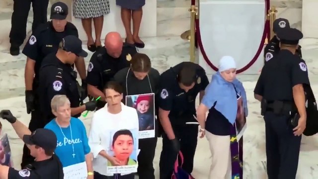 Detenidos 70 católicos por protestas contra política migratoria de Trump