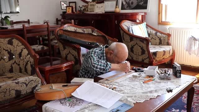 Asırlık müzik aşığı 35 yıldır koroda keman çalıyor