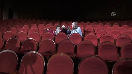 Emektar tiyatrocu sahnelere veda etti