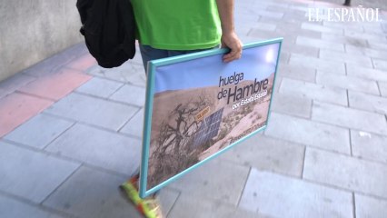 César Vea empieza la huelga de hambre frente a Ferraz